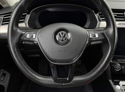 Volkswagen - Passat