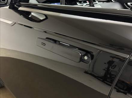 Land Rover - Range Rover Velar