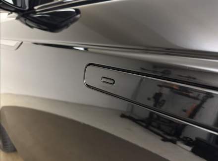 Land Rover - Range Rover Velar