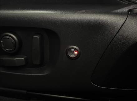 Land Rover - Range Rover Velar