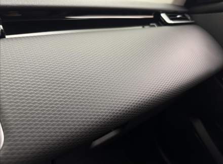 Land Rover - Range Rover Velar