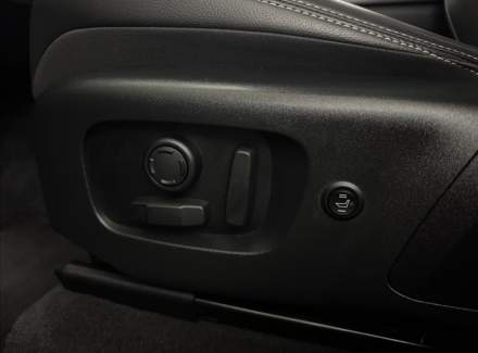 Land Rover - Range Rover Velar