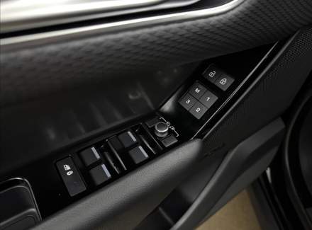 Land Rover - Range Rover Velar