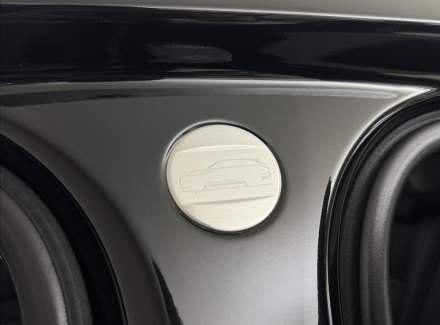 Land Rover - Range Rover Velar