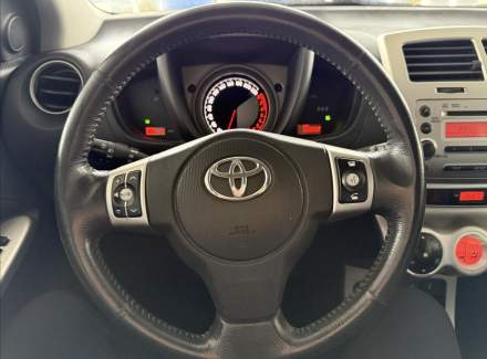 Toyota - Urban Cruiser