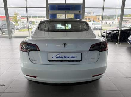 Tesla - Model 3