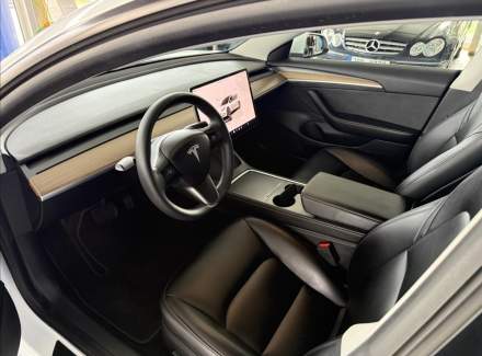 Tesla - Model 3