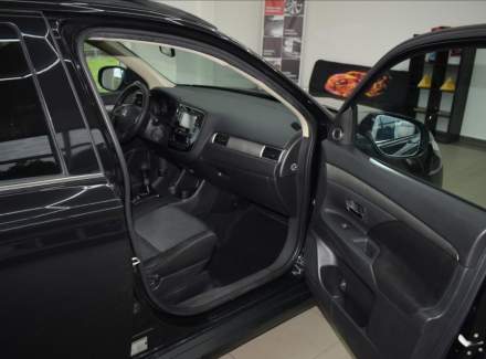 Mitsubishi - Outlander