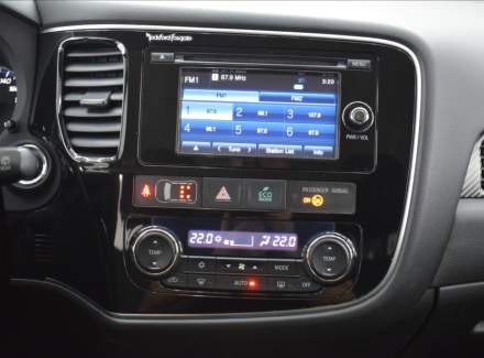 Mitsubishi - Outlander