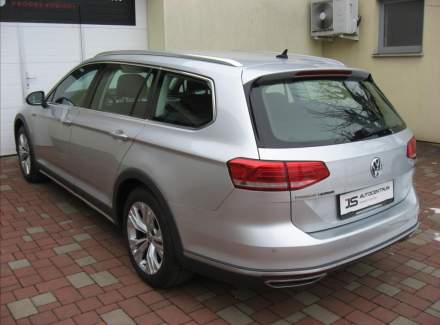Volkswagen - Passat