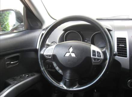 Mitsubishi - Outlander