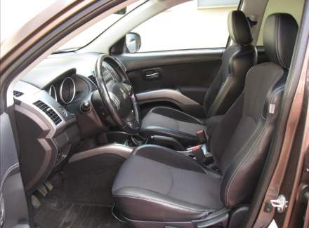 Mitsubishi - Outlander