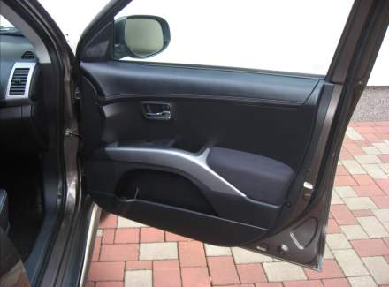 Mitsubishi - Outlander