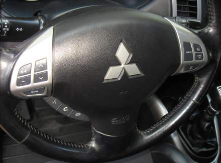 Mitsubishi - Outlander