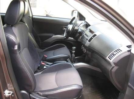 Mitsubishi - Outlander