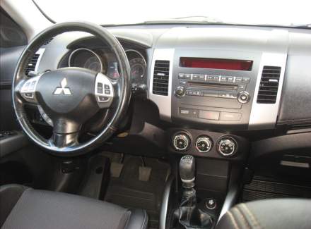 Mitsubishi - Outlander