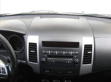 Mitsubishi - Outlander