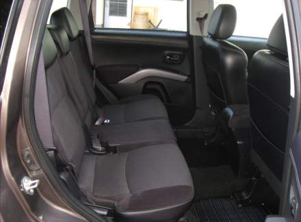 Mitsubishi - Outlander