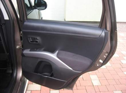 Mitsubishi - Outlander