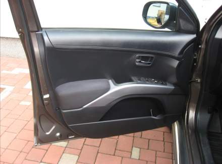 Mitsubishi - Outlander