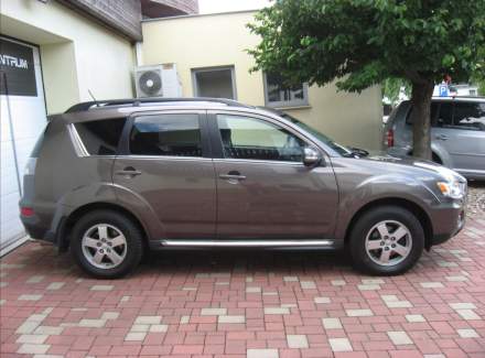 Mitsubishi - Outlander