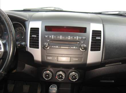 Mitsubishi - Outlander