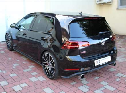 Volkswagen - Golf