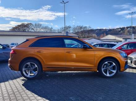 Audi - Q8