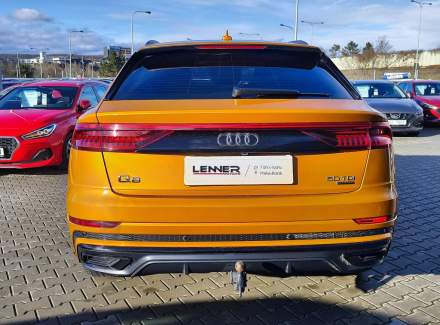 Audi - Q8