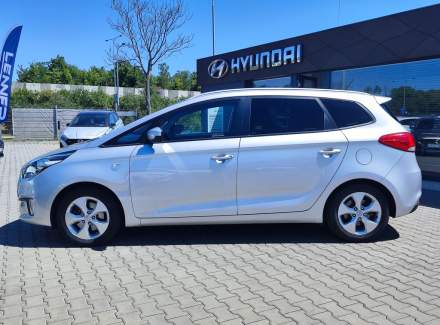 Kia - Carens