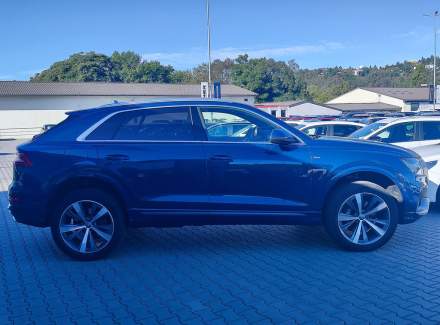 Audi - Q8