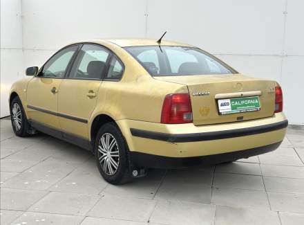 Volkswagen - Passat