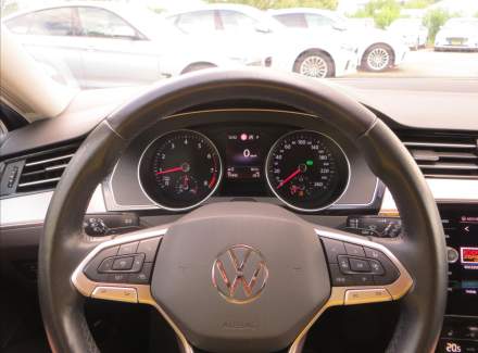Volkswagen - Passat
