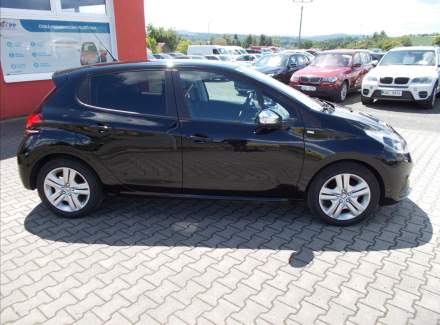 Peugeot - 208