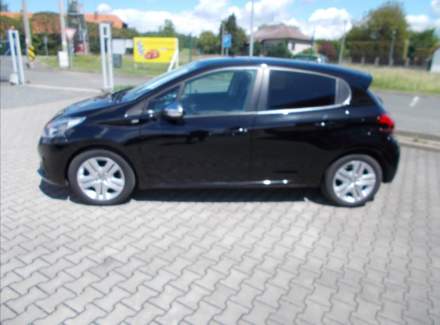 Peugeot - 208