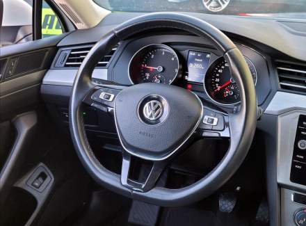Volkswagen - Passat