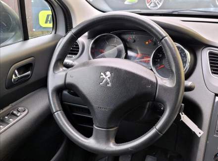 Peugeot - 5008