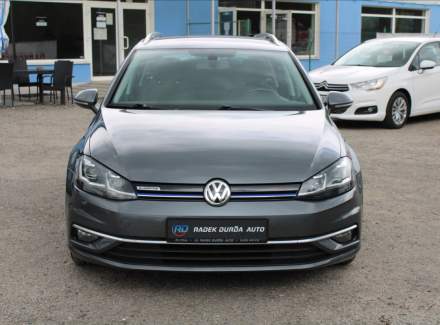 Volkswagen - Golf