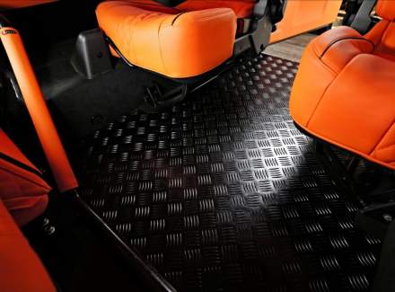 Land Rover - Defender