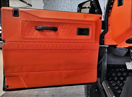 Land Rover - Defender