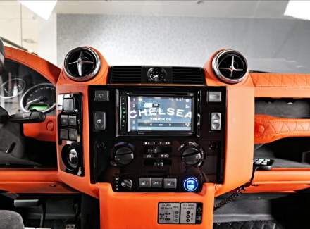 Land Rover - Defender