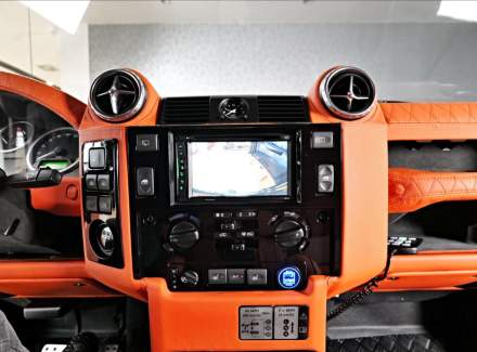 Land Rover - Defender