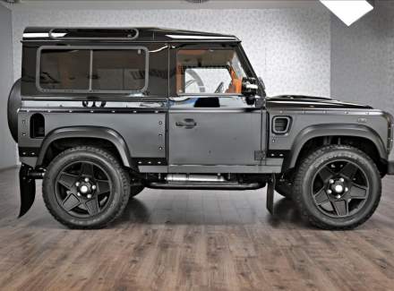Land Rover - Defender