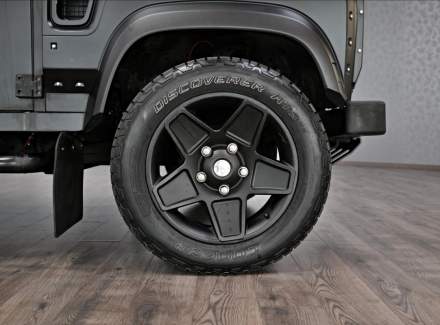 Land Rover - Defender