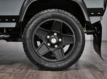 Land Rover - Defender