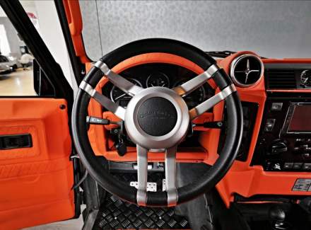 Land Rover - Defender