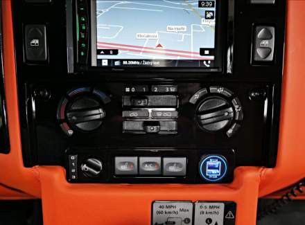 Land Rover - Defender