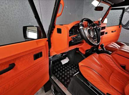 Land Rover - Defender