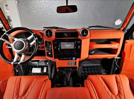 Land Rover - Defender