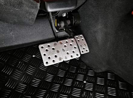 Land Rover - Defender